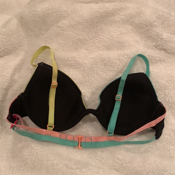 Victoria’s Secret caged back bikini top - Picture 4 of 13